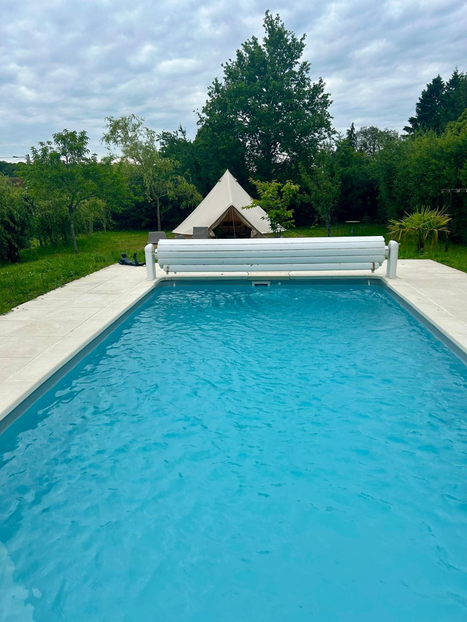 Chambre Au Jardin Tente De Charme Eguzon-Chantome Exterior foto